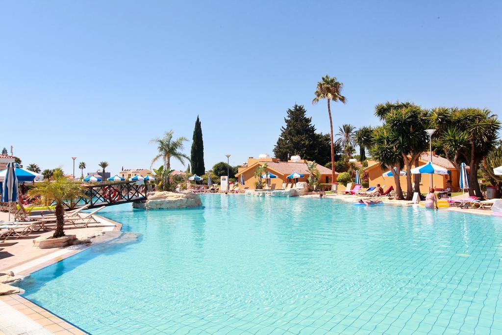Lägenhetshotell Makronisos Village 3*