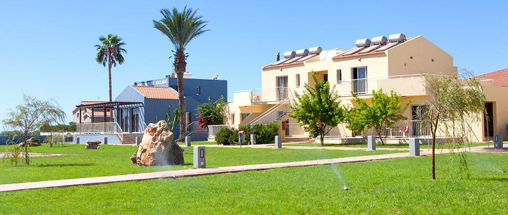 Lägenhetshotell Makronisos Village 3*
