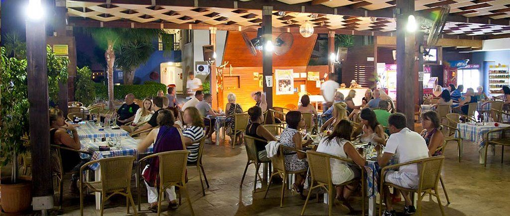 Lägenhetshotell Makronisos Village 3*